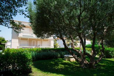 VILLA FOR SALE IN VOULIAGMENI